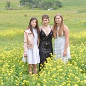 Meet your Posher, Lora